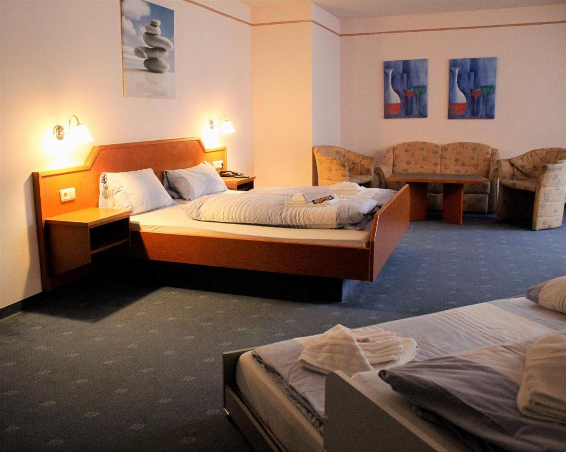 Waldhotel Feldbachtal Neuhaus am Rennweg Bagian luar foto