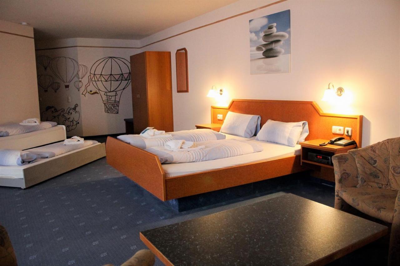 Waldhotel Feldbachtal Neuhaus am Rennweg Bagian luar foto